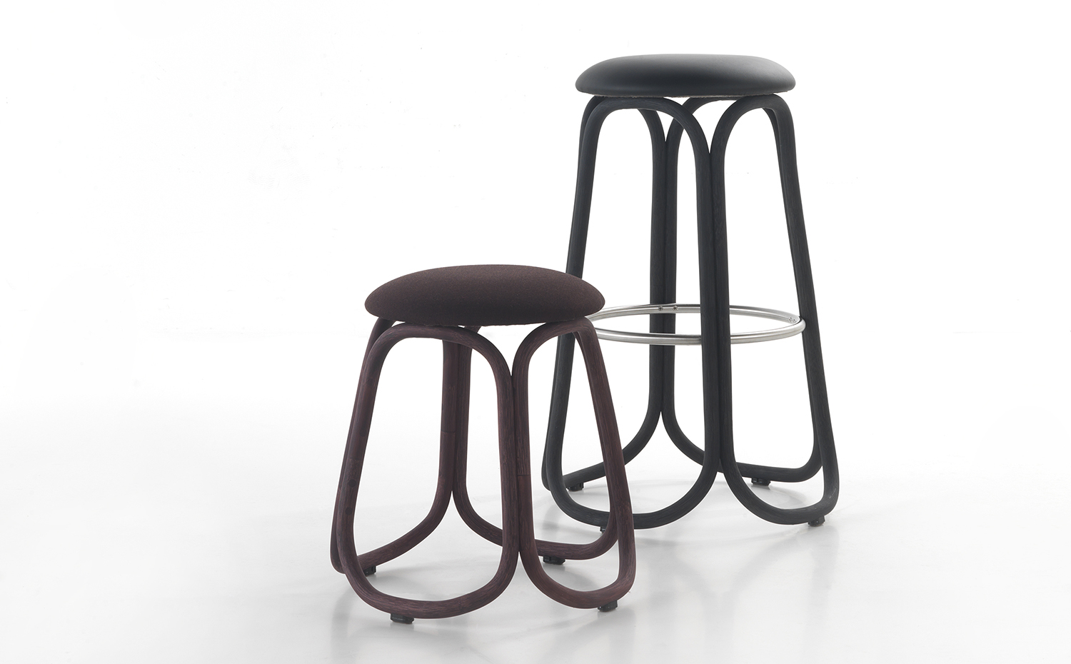Expormim. Gres stools by Miguel Milá 01. La reedición de los taburetes Gres se presenta en dos versiones