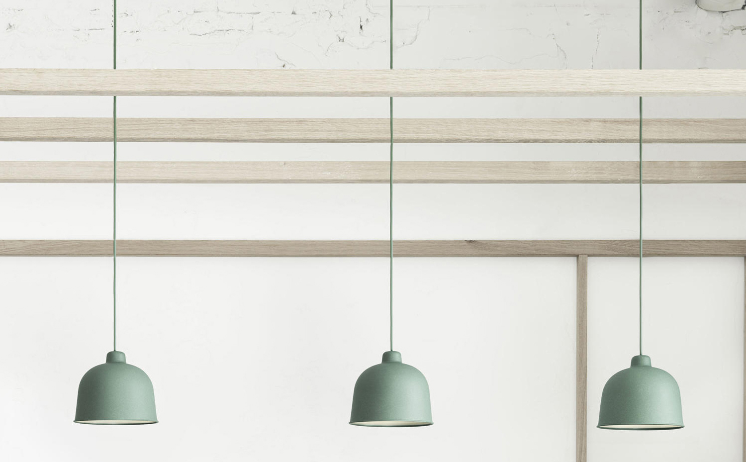grain-nerd-bar-corky-crushed-lifestyle-medium-h. Grain lamp de Muuto, hecha con una mezcla de fibras de bambú y polipropileno