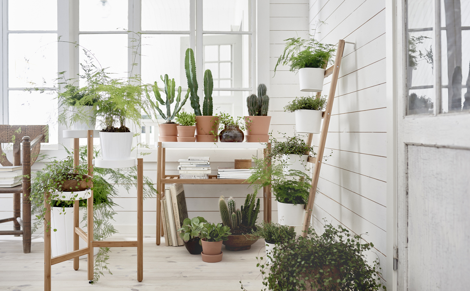 ikea-plant-stands-new-satsumas-gardenista. Colección de soportes para plantas Satsumas de Ikea