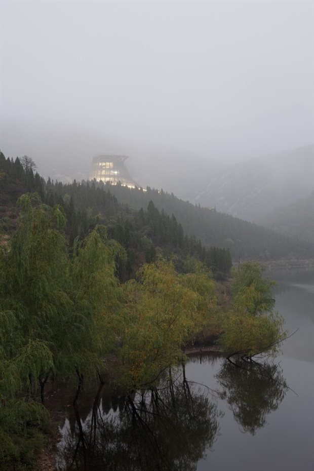 Teatro Shaolin de los Monjes Voladores en China de Mailitis Architects