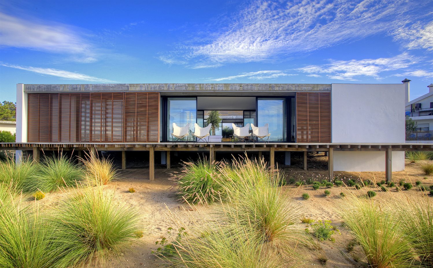 Vista frontal de la casa
