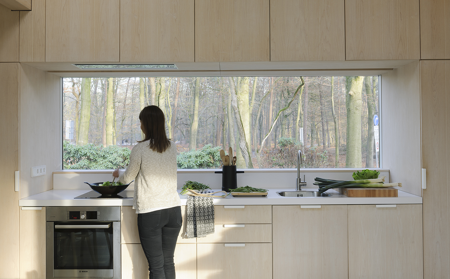 La cocina es un entorno especialmente sensible por su exposición a las altas temperaturas de las placas de cocción y los aparatos eléctricos