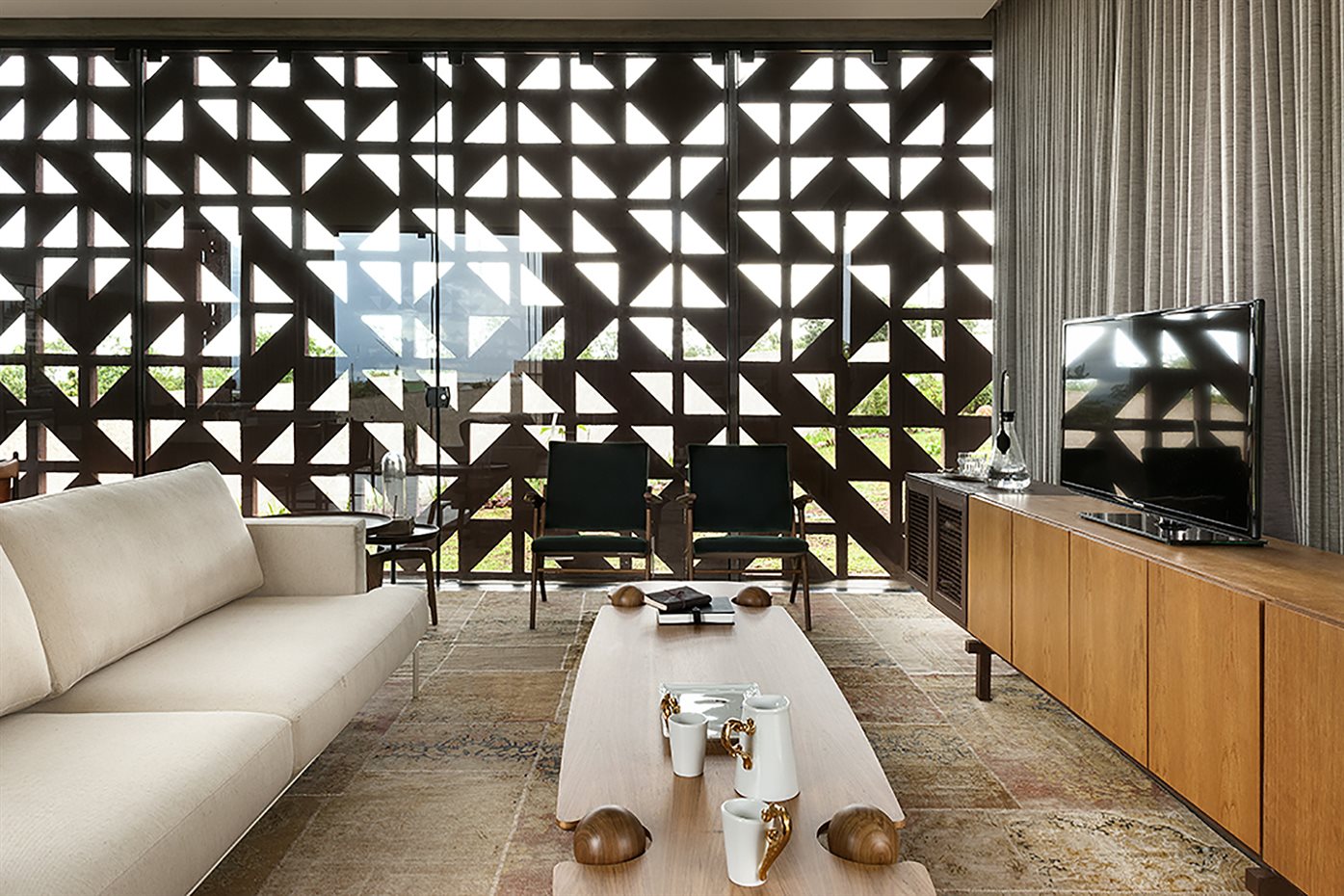 Casa Clara AYD 7. Detalle del salón con mesa de centro de Leo Romano