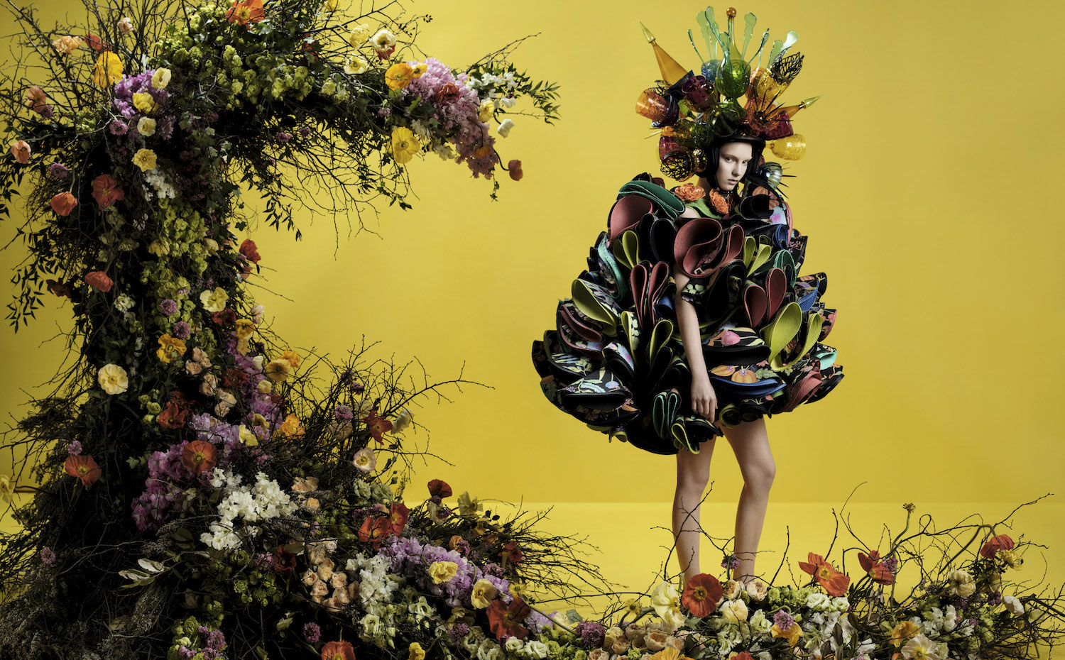 ZARA HOME LA GRANDE ILLUSIONE BY TIM WALKER 5. Un conjunto de grabados del siglo XVIII, en los que los personajes aparecían cubiertos de utensilios que representan su profesión, inspira la colección 