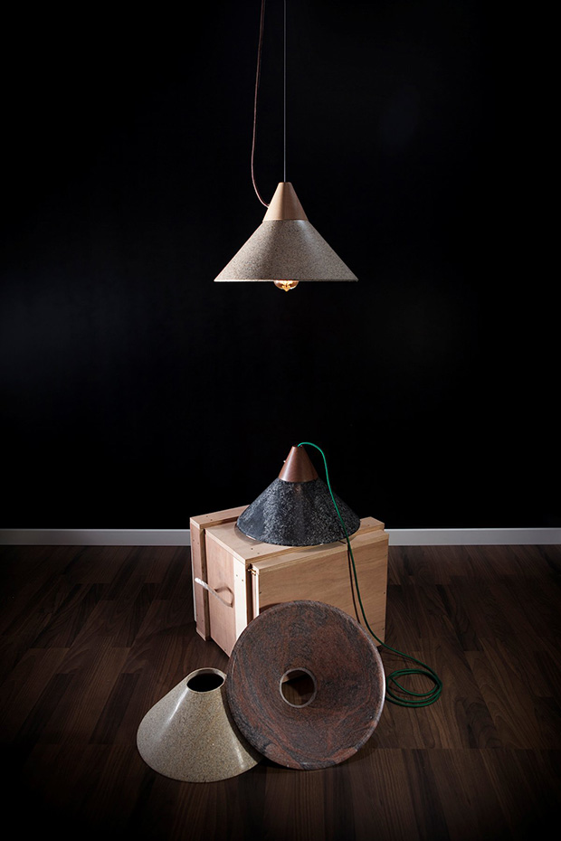 Andre-Simon-mika-350-pendant-light01. André Simon, de A/Studio, se ha inspirado en las casas circulares de la antigua cultura celta del noroeste peninsular para diseñar la lámpara colgante Mika 350. El nombre procede de uno de los tres elementos que componen el granito: mica, feldespato y cuarzo