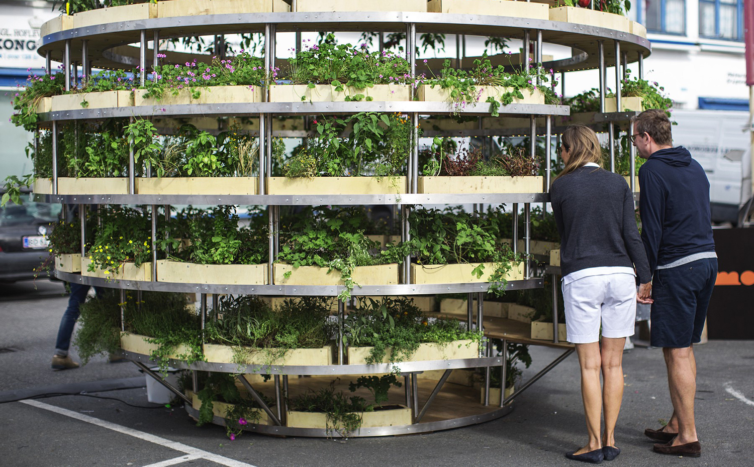 The Growroom. The Growroom es un proyecto de space10 –el laboratorio de innovación de Ikea– y los arquitectos Sine Lindholm y Mads-Ulrik Husum que explora la posibilidad de cultivar vegetales en pequeñas instalaciones en entornos urbanos