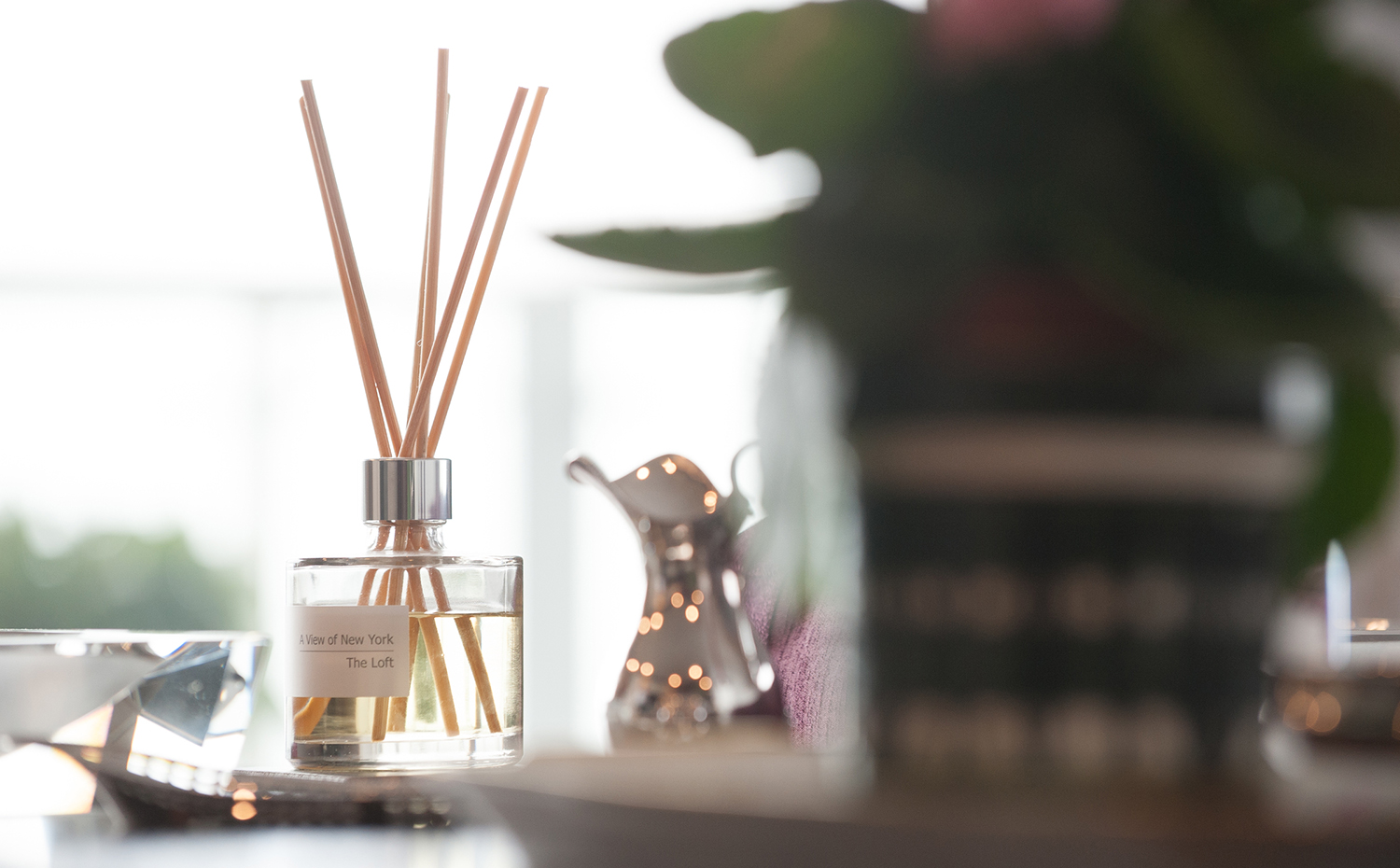 reed-diffuser-luxury. Los mikados funcionan muy bien para zonas pequeñas y cuando se quiere que el perfume dure más tiempo. Lo ideal es poner un mikado en cada habitación