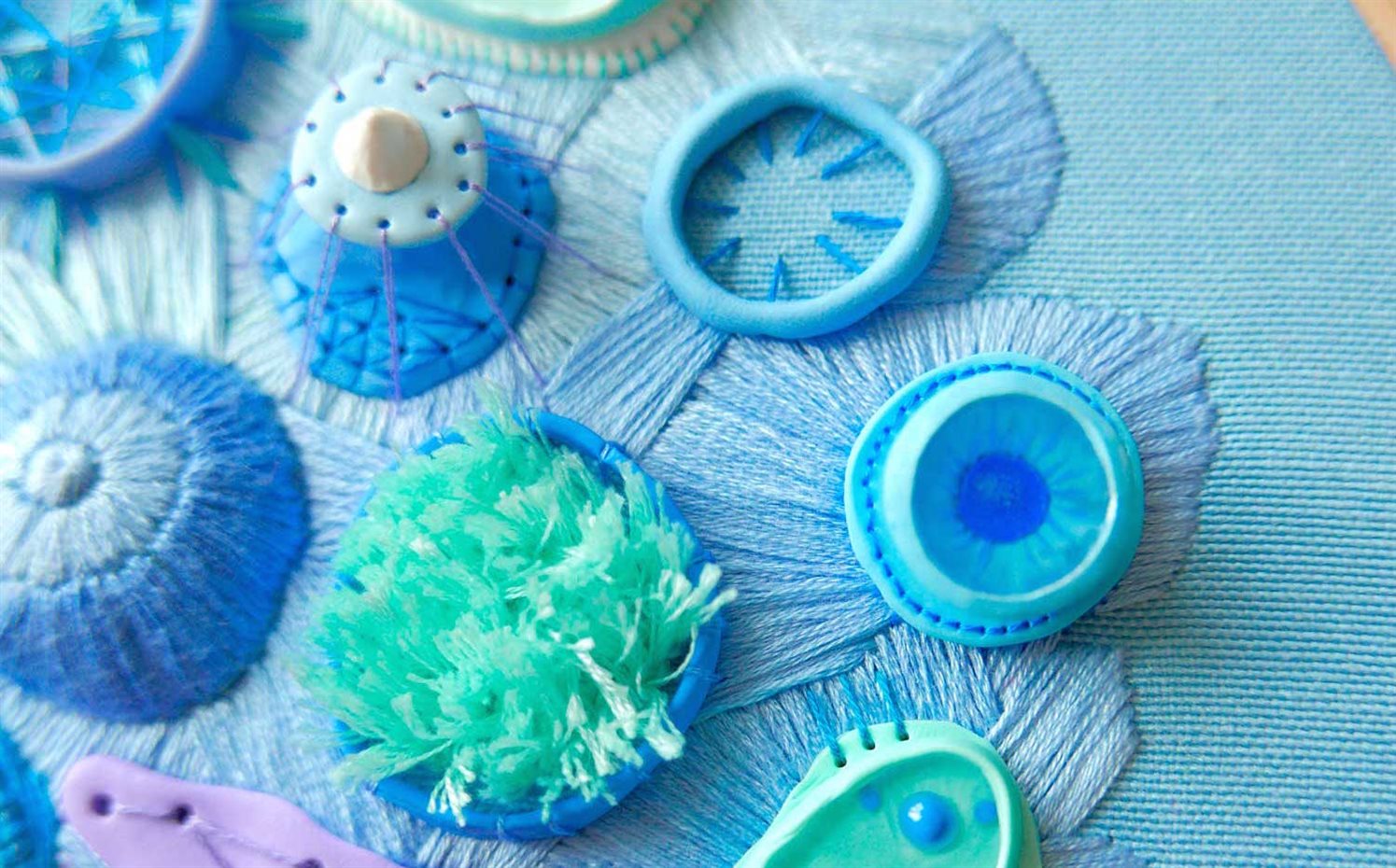 P1010368L. Detalle de uno de los bordados de Justyna Wolodkiewicz
