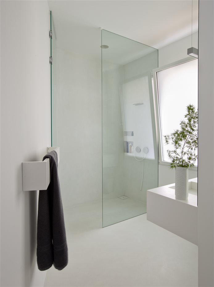 CF018973. Los cuartos de baño respiran el mismo aire moderno de otras estancias