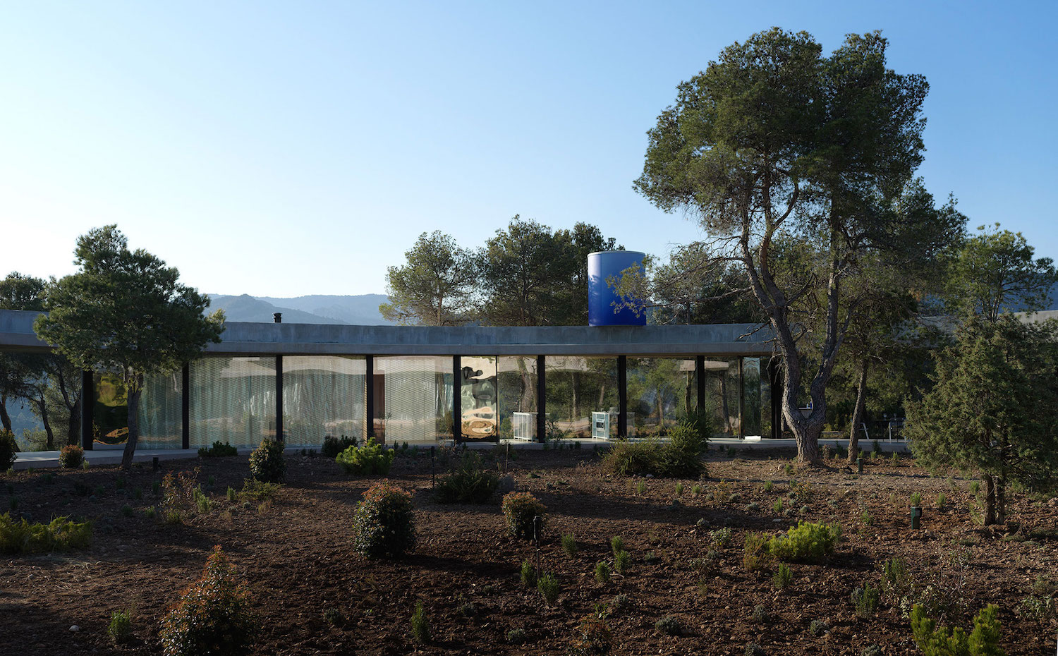 bp office kgdvs solo 3 srgb web. La vivienda se divide en la zona de estar, la de noche, la casa de invitados y la caseta de la piscina