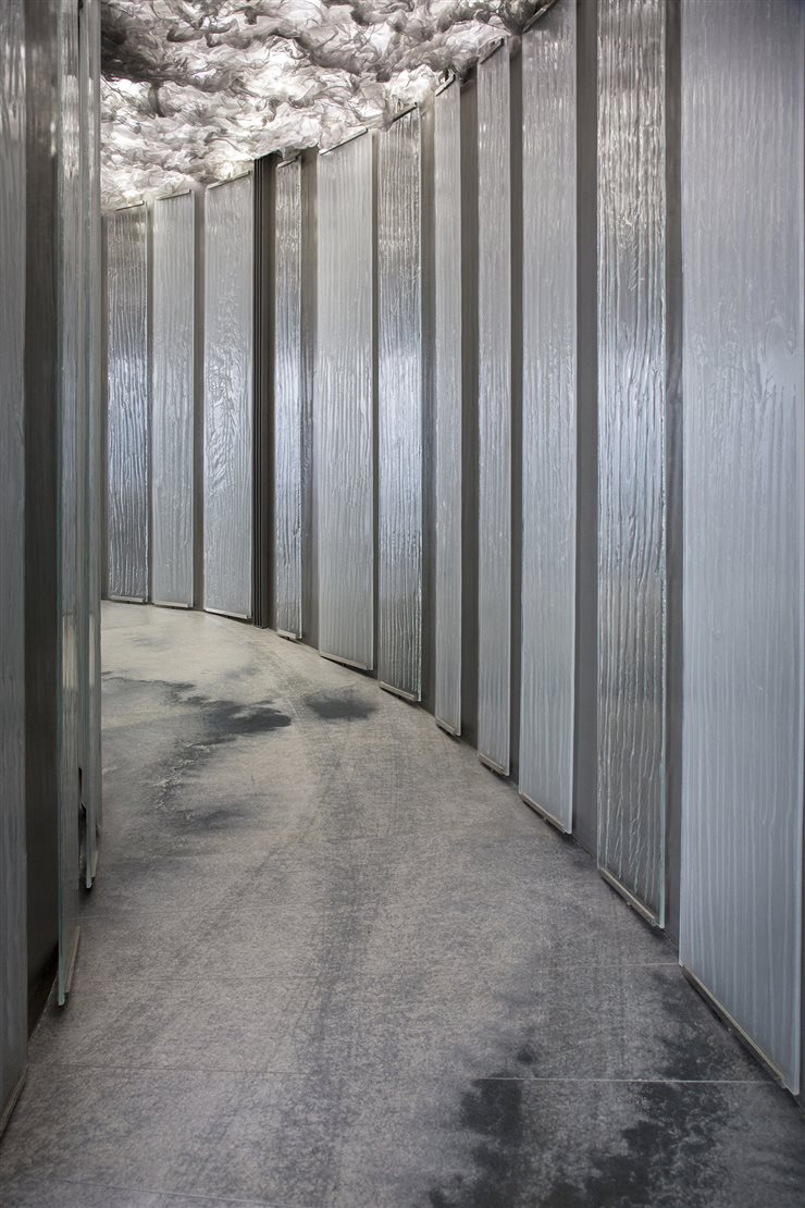 Para aumentar la incertidumbre, RCR Arquitectes/ P.Llimona diseñaron un espacio orgánico lleno de curvas y pasillos estrechos. Foto: Dámaso Pérez, Fototec