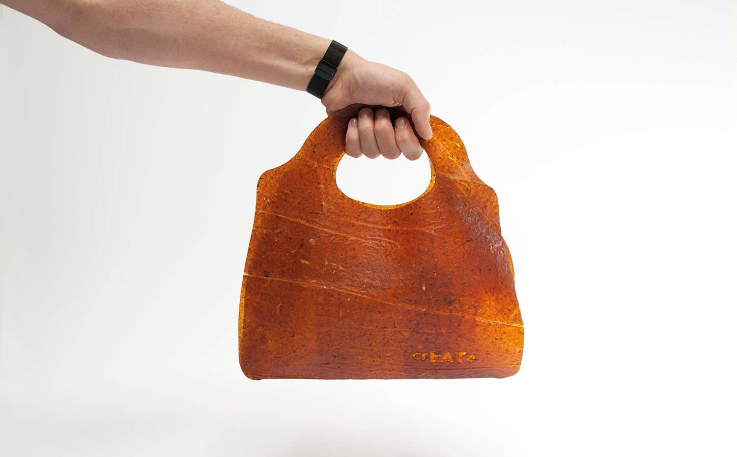 invitation-fruit-leather-rotterdam-kick-off-event-01. La firma Fruitleather Rotterdam ha conseguido reciclar los residuos de fruta en un material de aspecto similar al cuero