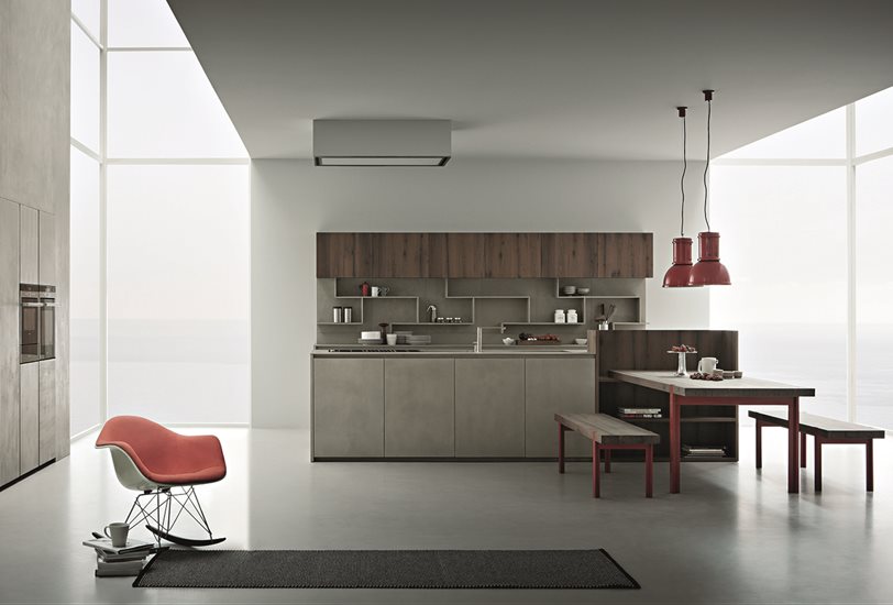 La combinación de elementos de roble y resina de cemento aporta a la cocina Line K un aspecto natural y contemporáneo