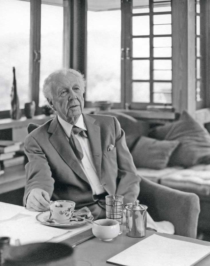 A pesar de no militar en el movimiento moderno, Frank Lloyd Wright (1867-1959) fue autor de un puñado de iconos arquitectónicos del siglo XX