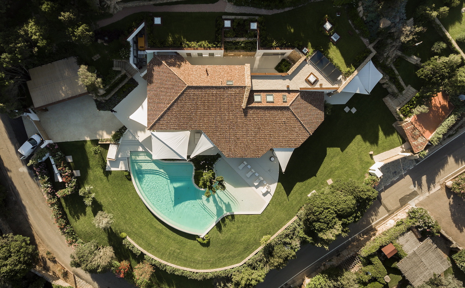 005. El proyecto consistió en la rehabilitación una villa formada por dos viviendas con un jardín de 5.000 m²