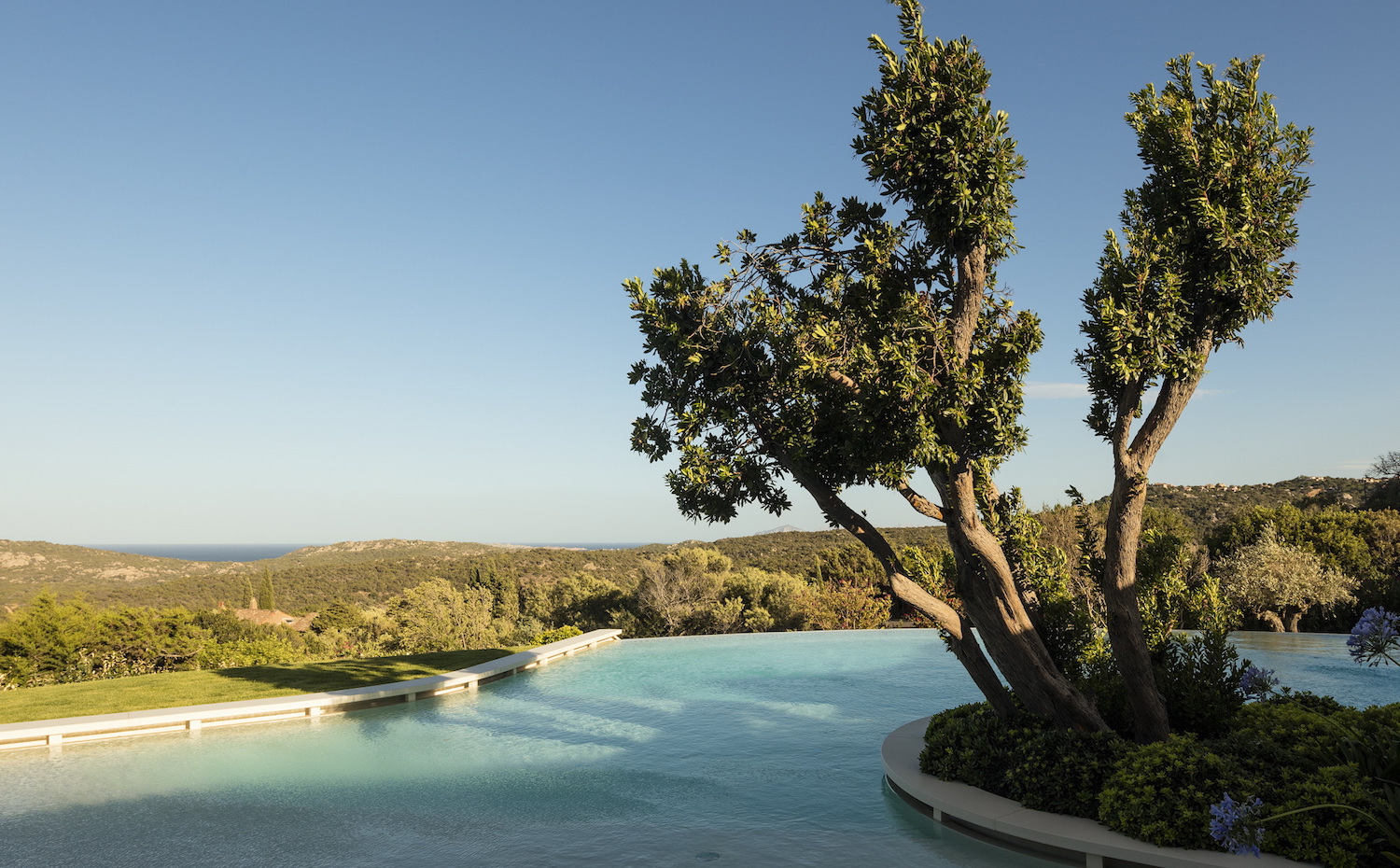 020. La piscina se desborda hacia la costa sarda