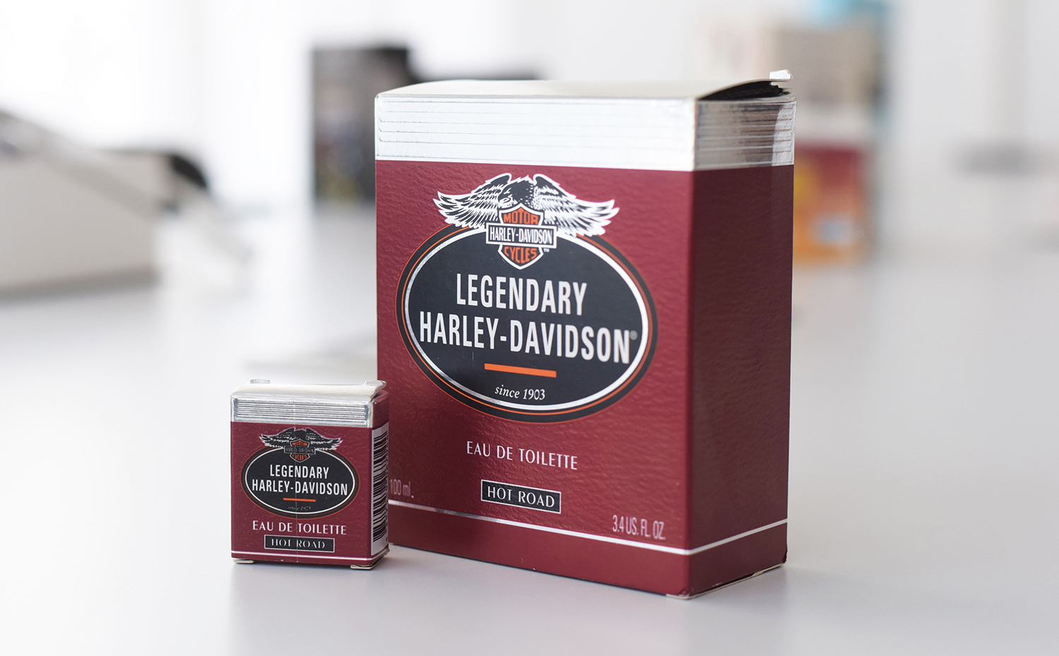 perfume harley davidson. Incluso a los incondicionales de una marca legendaria como Harley Davidson debió parecerles demasiado que el fabricante de motocicletas osara adentrarse en el mundo de los perfumes