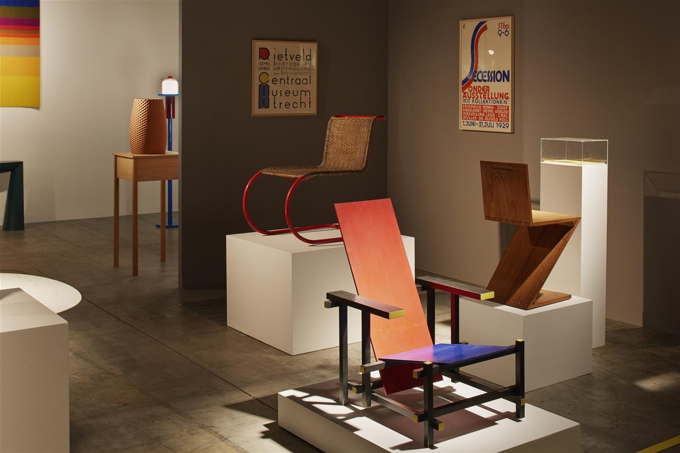  JRH8312 VIVID 1 PS hires. Mobiliario de Cassina en la galería VIVID, de Rotterdam 