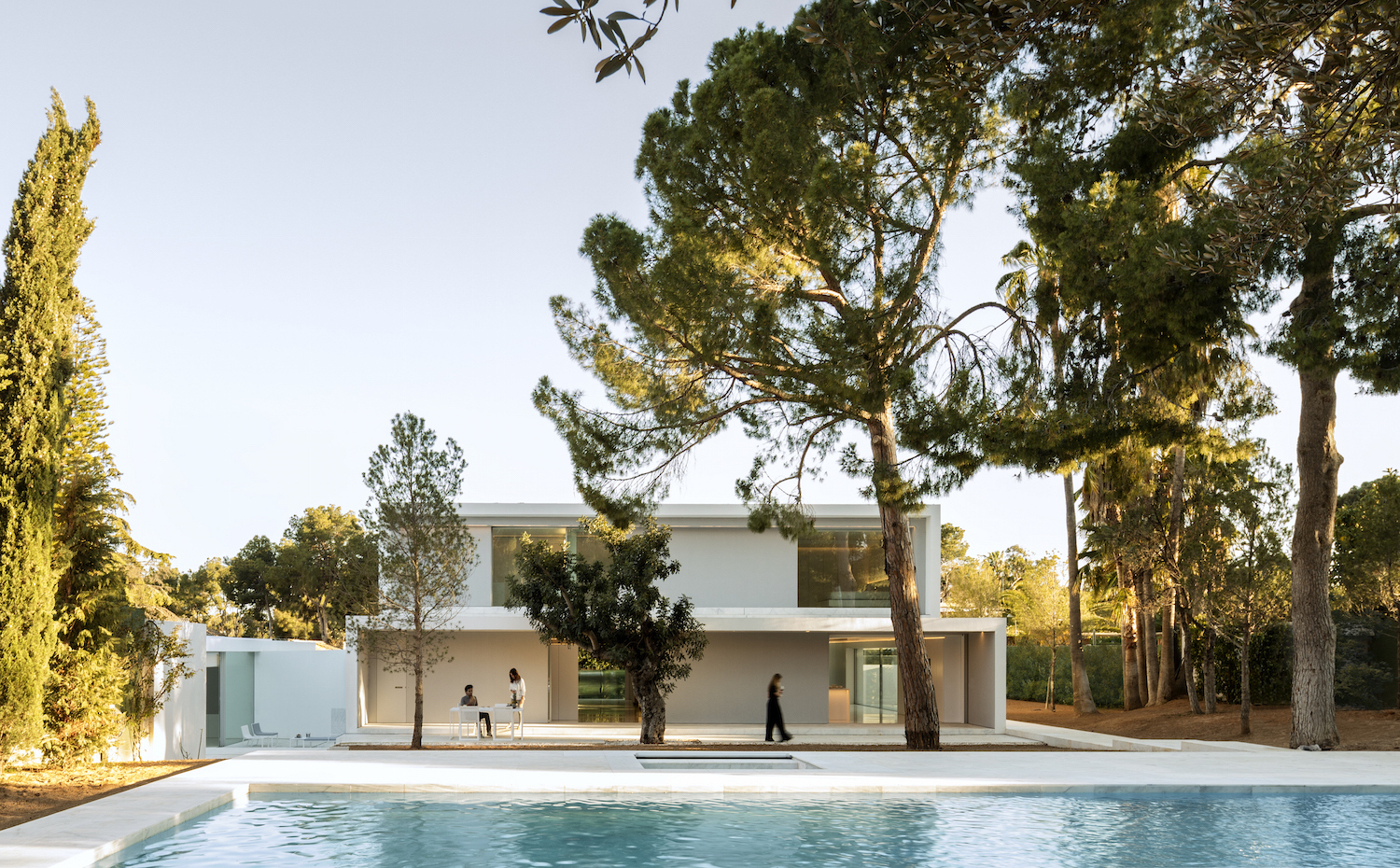 FRAN SILVESTRE ARQUITECTOS  HOUSE BETWEEN THE PINE FOREST  (35). Casa en Paterna, por Fran Silvestre