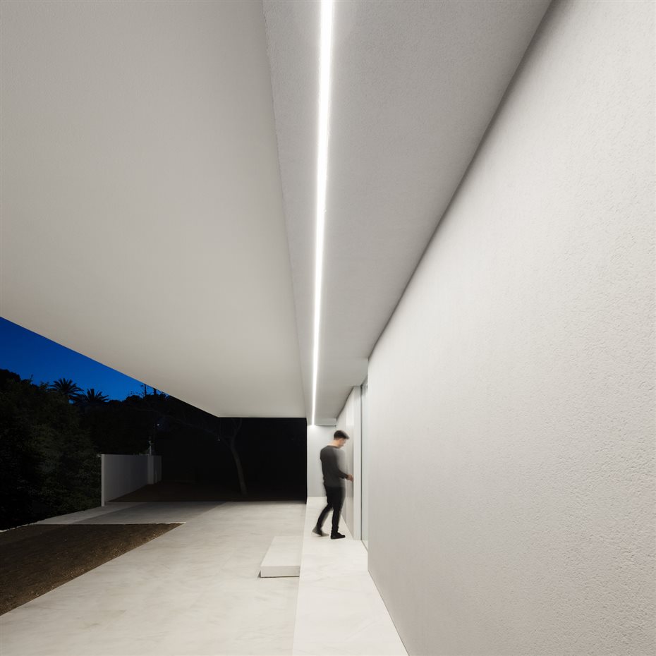 FRAN SILVESTRE ARQUITECTOS  HOUSE BETWEEN THE PINE FOREST  (38). Casa en Paterna, por Fran Silvestre