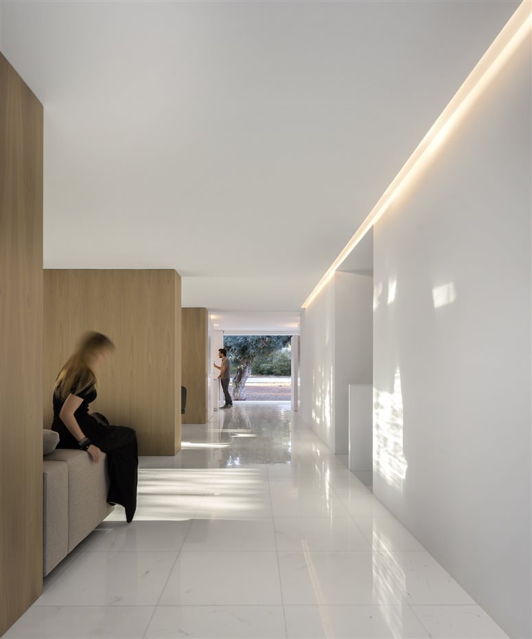 FRAN SILVESTRE ARQUITECTOS  HOUSE BETWEEN THE PINE FOREST  (43). Casa en Paterna, por Fran Silvestre