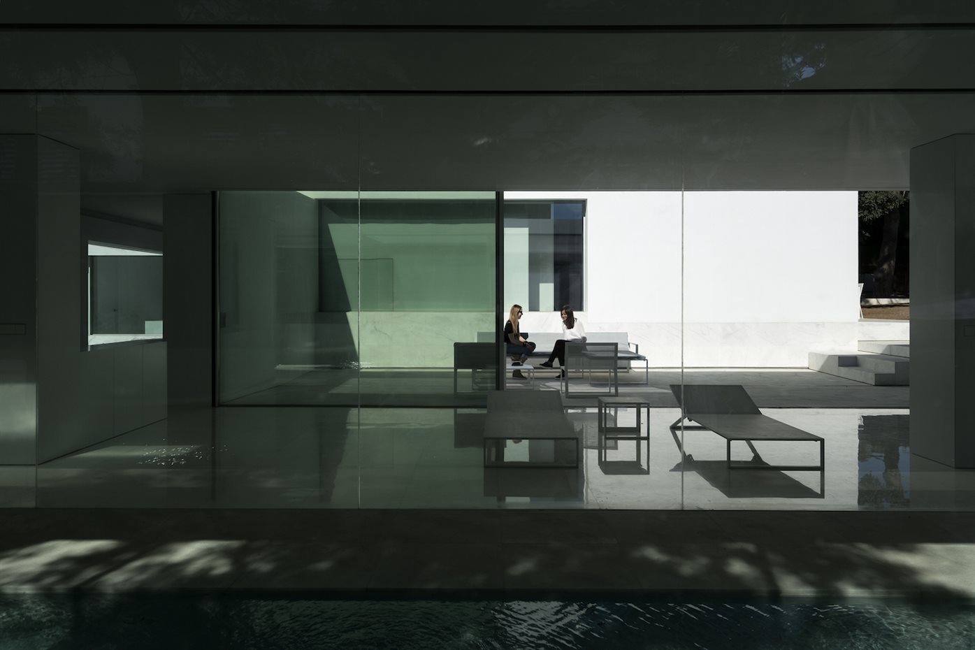 FRAN SILVESTRE ARQUITECTOS  HOUSE BETWEEN THE PINE FOREST  (57). Casa en Paterna, por Fran Silvestre