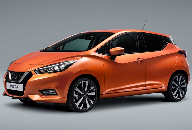 La parrilla "V-motion", los faros LED en forma de boomerang y las franjas que recorren los laterales de la carrocería son elementos distintivos del diseño exterior del nuevo Nissa