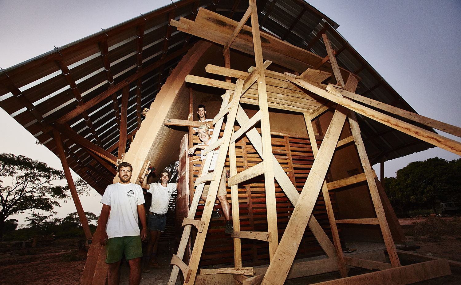 1 020h TE-Fem Escola. La calidad y el buen diseño son el punto de partida de la propuesta arquitectónica. "Es un proyecto hecho desde la calidad, no desde la caridad", afirman desde Foundawtion
