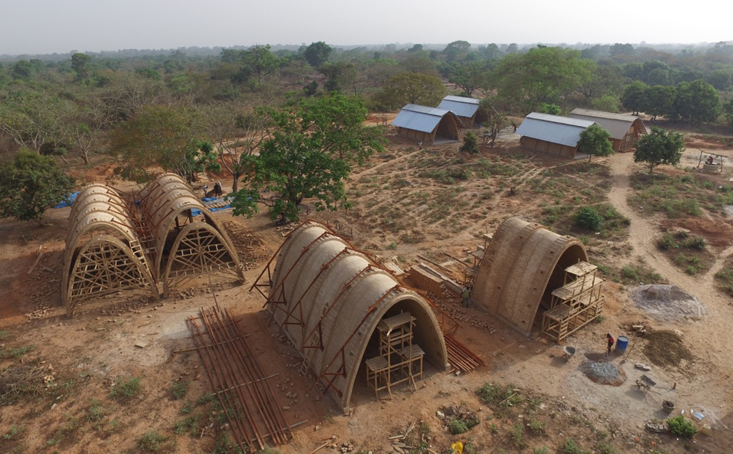 DJI 0039. El proyecto prevé la construcción de 16 aulas, de las que 10 ya se han levantado. Está previsto que la escuela abra en octubre de 2018