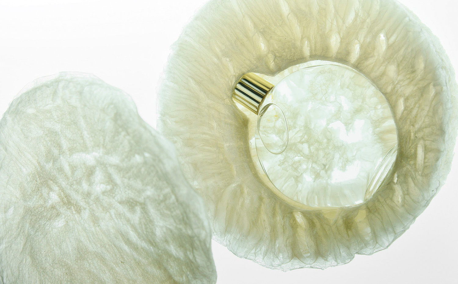 agar prototype1. El proyecto Agar Plasticity, del estudio japonés AMAM, explora las posibilidades de las algas marinas como alternativa a los plásticos en los envases. Obtuvo el primer premio en los Lexus Design Awards 2016