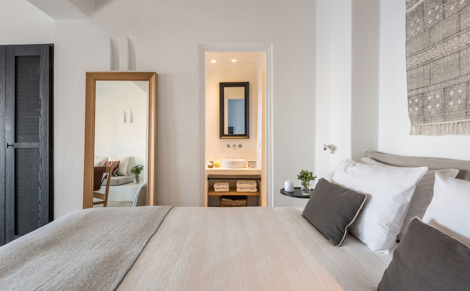 Porto Fira Suites