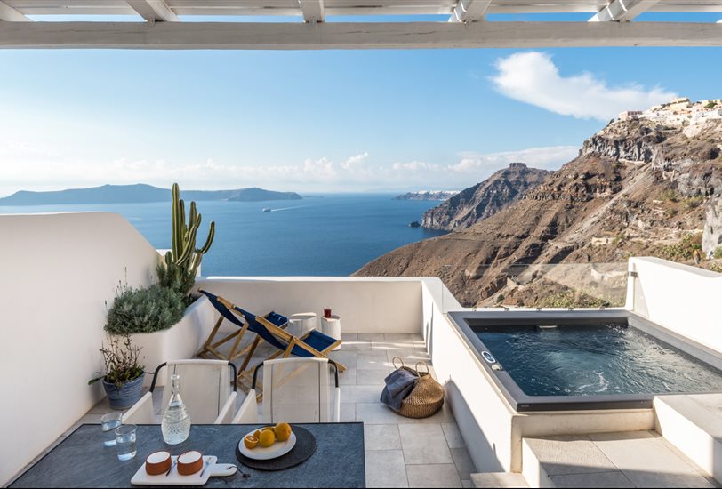 Porto Fira Suites