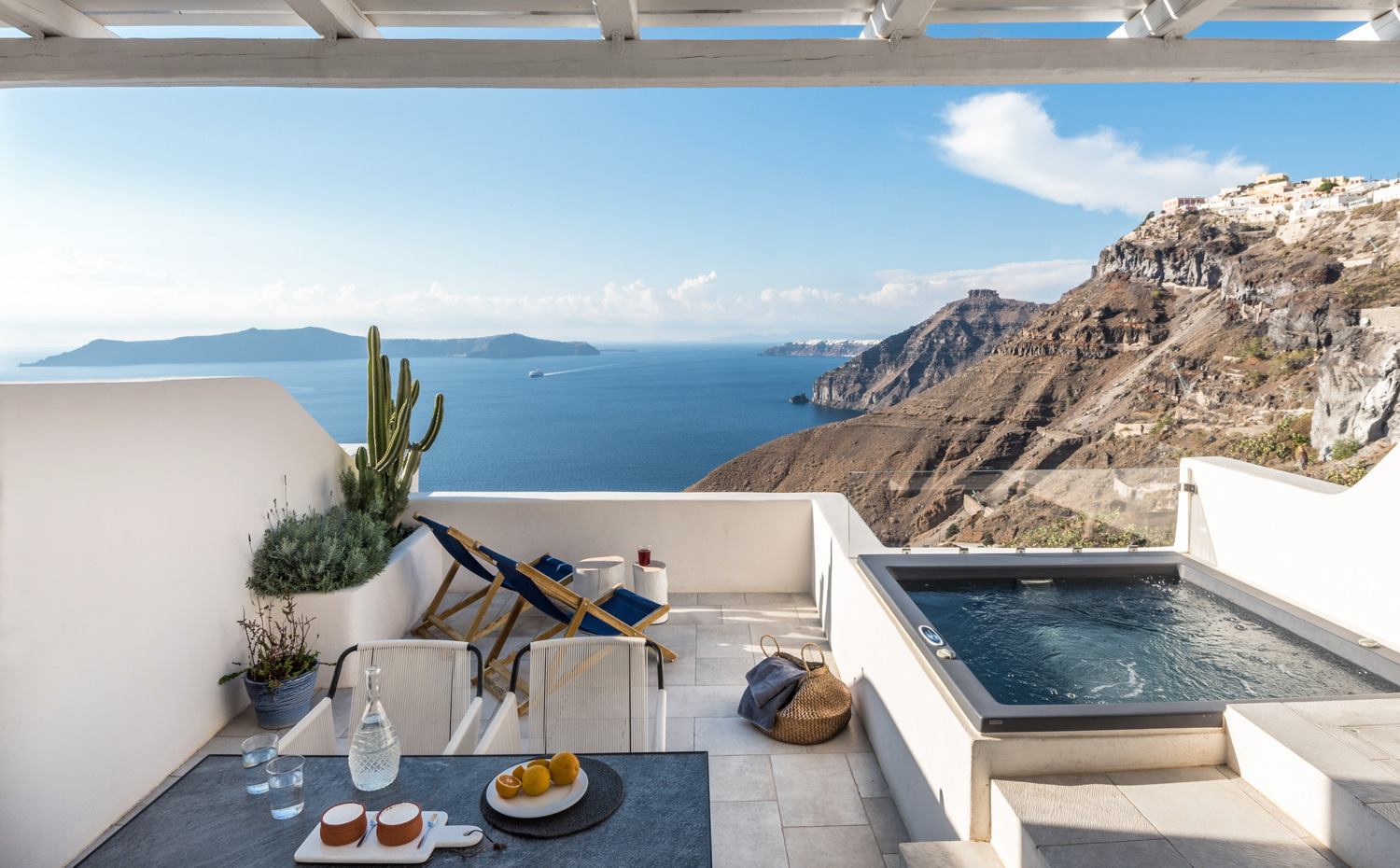 Porto Fira Suites