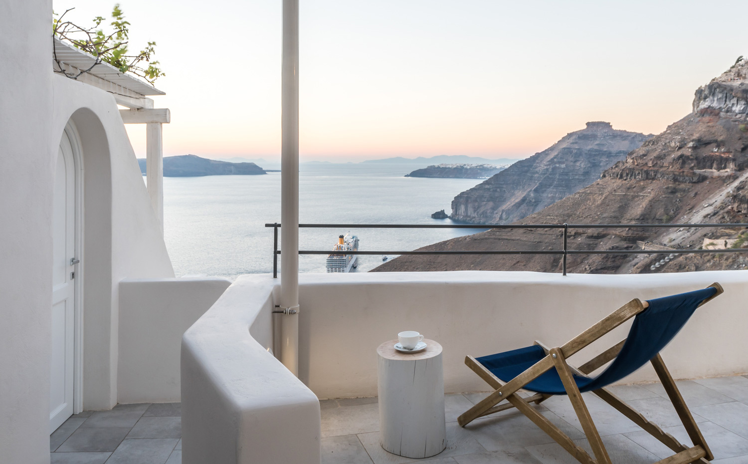 Porto Fira Suites