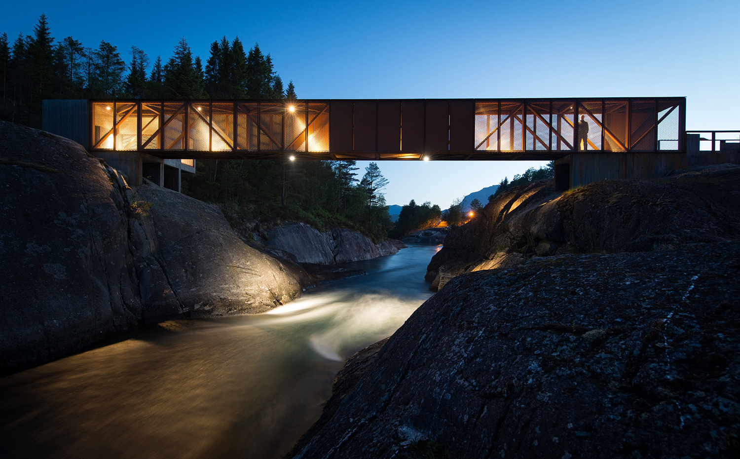 Puente Høse en la ruta de Hyfylke, diseño de Rintala Eggertsson Arkitekter