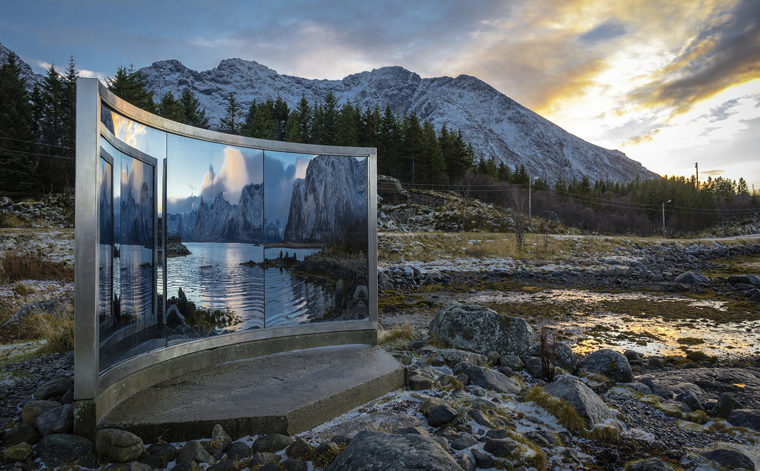 Instalación artística "Sin título", de Lyngvær i Vågan, en la ruta escénica de Lofoten