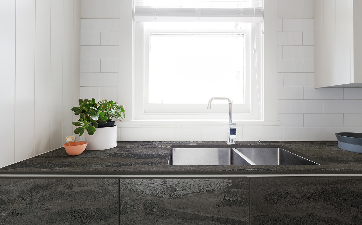 Dekton Radium countertop adn fronts. Dekton® Radium se fabrica con un 80% de material reciclado
