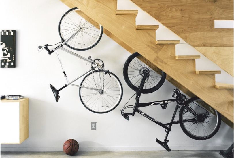 10 ideas para colgar una bicicleta y guardarla en casa