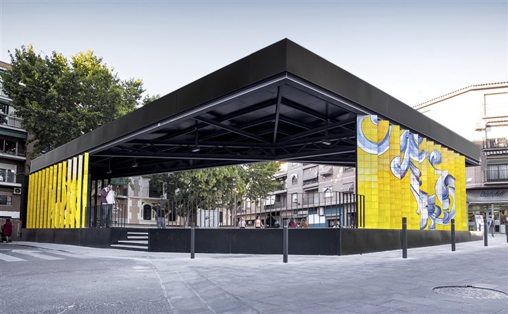 El proyecto ha aportado un nuevo auditorio al aire libre para la ciudad, un espacio de juegos, terrazas, vegetación y zonas de estancia