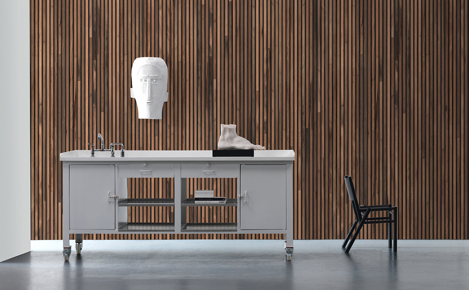 TIM-01 scenography. Timber Strips teca sobre negro