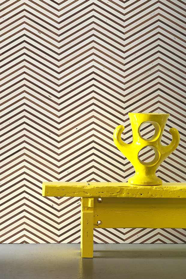 TIM-04 close up. Timber Strips Scrapwood sobre teca Chevron