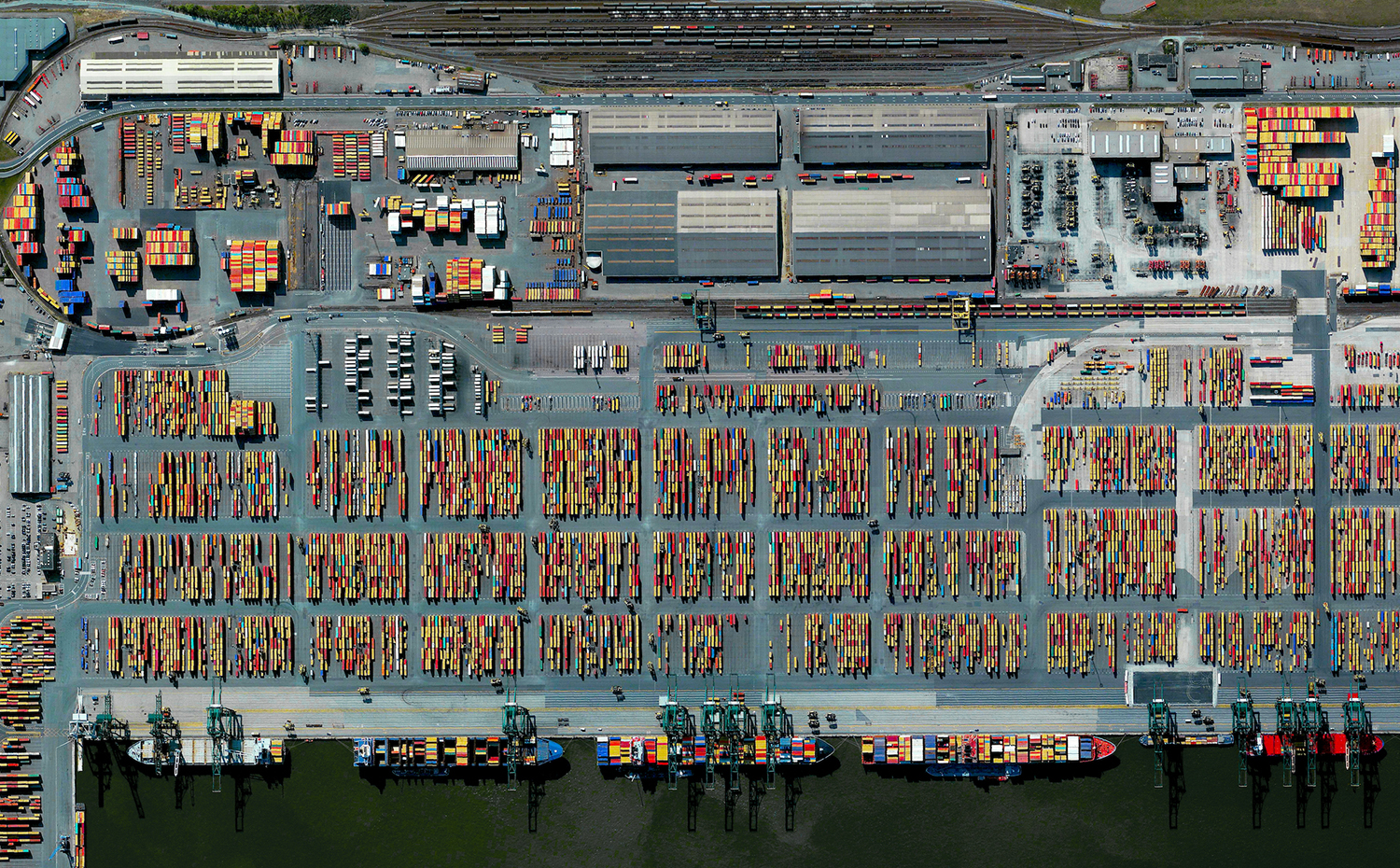 01. Puerto de Amberes, Bélgica. Benjamin Grant / Satellite imagery