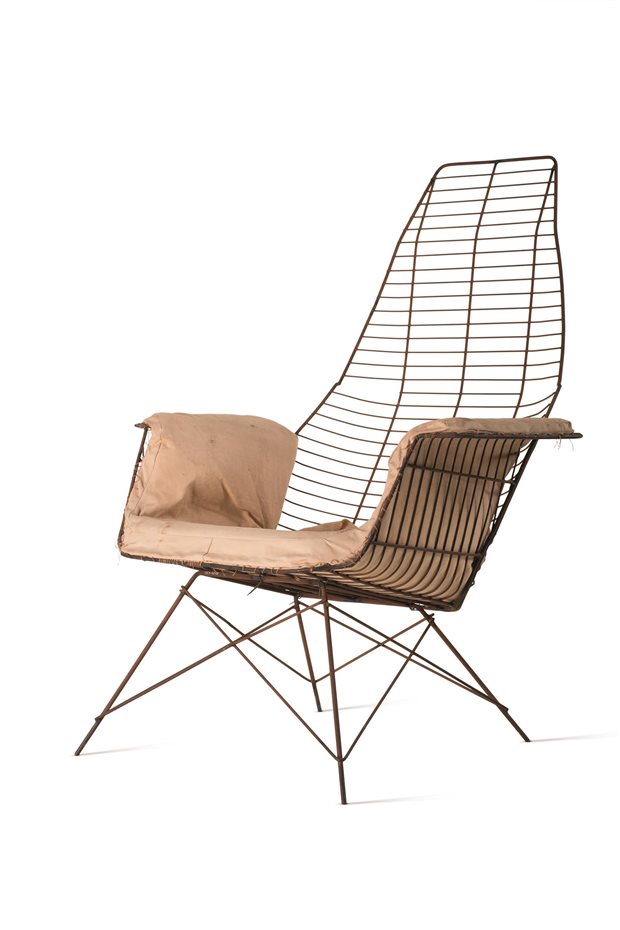 45. An Eames Celebration. Experimental Wire Armchair, 1951 ∏ Vitra Design Museum, Photo JÅrgen Hans. Prototipo experimental de la silla Wire Armchair (1951) 