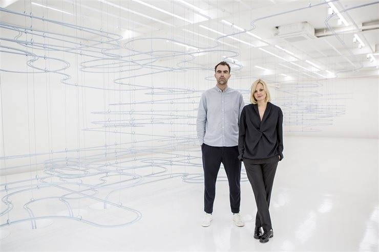 Karin Gustafsson, de COS, y Alex Mustonen, de Snarkitecture.
