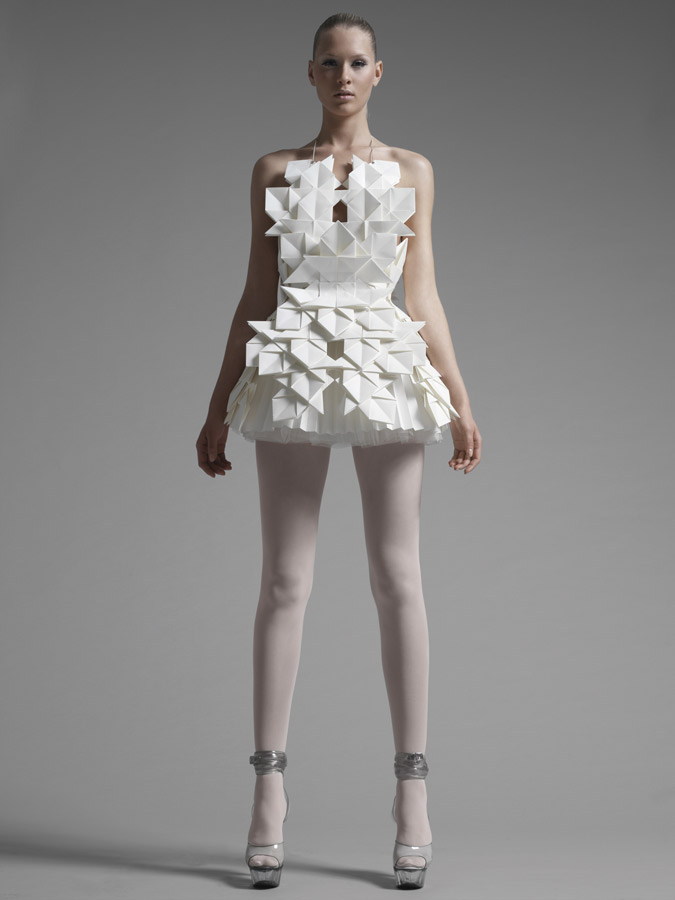 Delphos y Pleats Please. [06] Delphos y Pleats Please