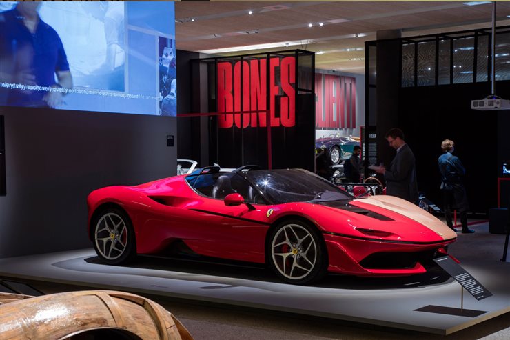 Rojo Ferrari.

