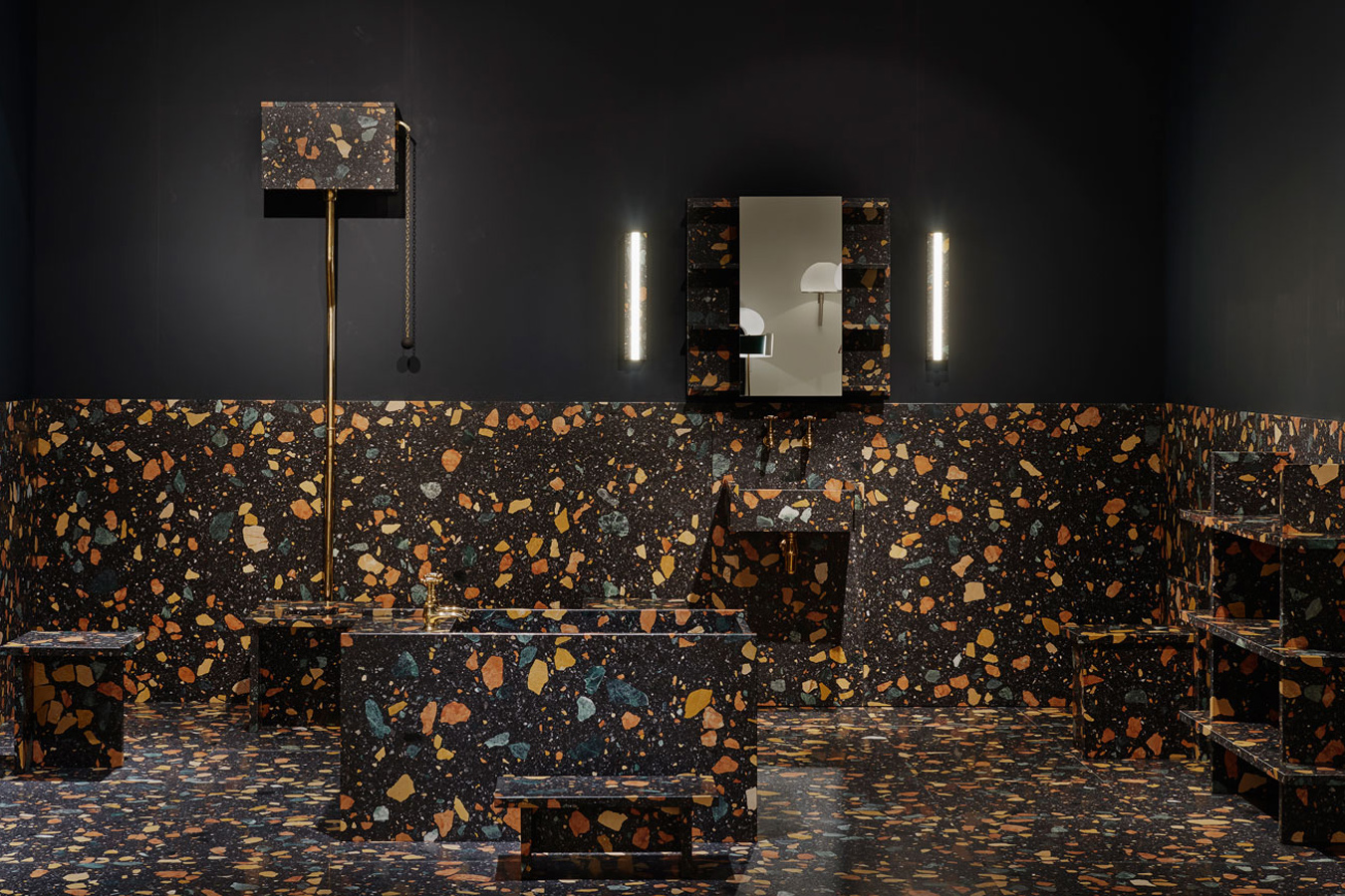 El nuevo mármol de baño tiene color revestimiento por la empresa Dzek y el diseñador británico Max Lamb