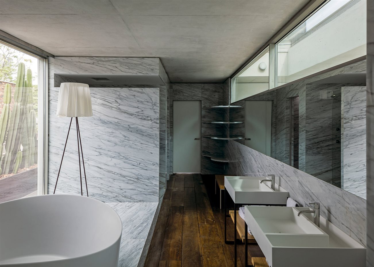 baño de mármol hermanos Campana