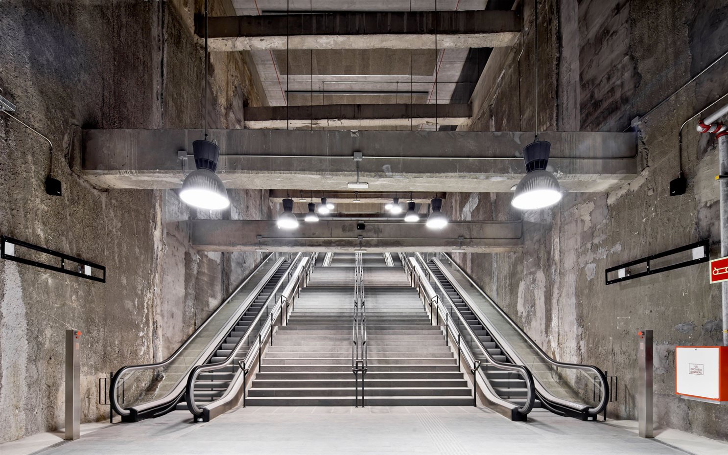 Estaciones de metro de la L9 de Barcelona, de Garcés-de Seta-Bonet Arquitectes