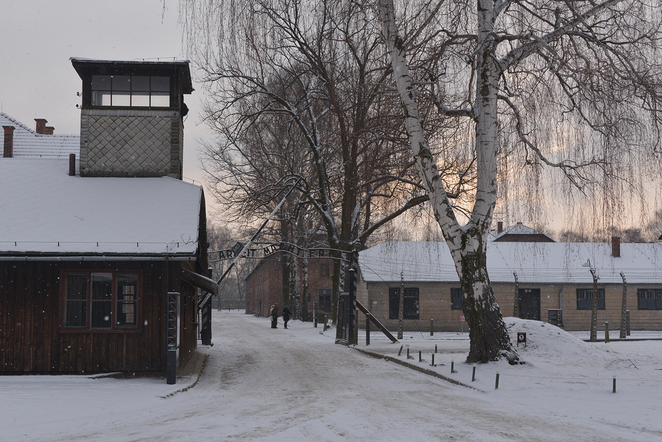 Puerta de acceso a Auschwitz 